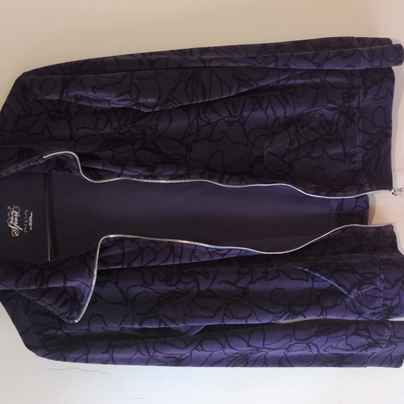 Full zip - Picture 1 of 10